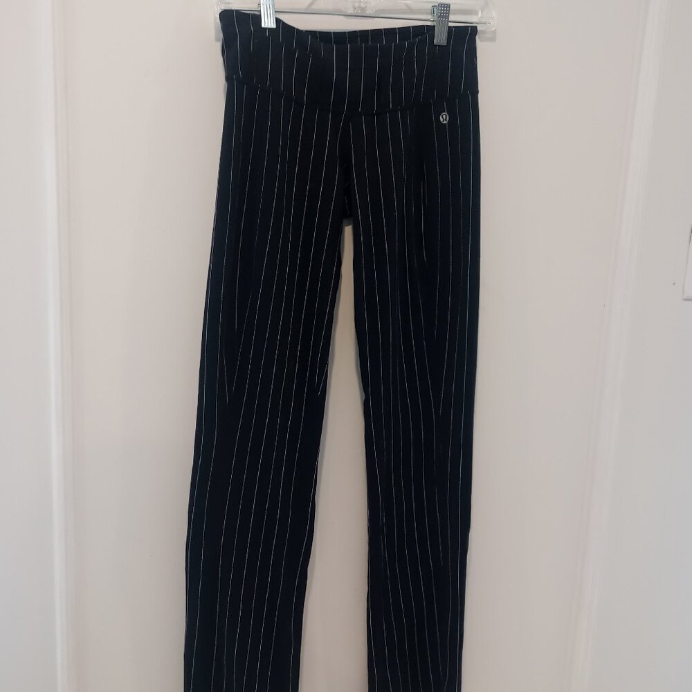 Lululemon straight leg low rise regular length leggings - Sz4